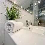 Apartment Sira House By Hello Homes *